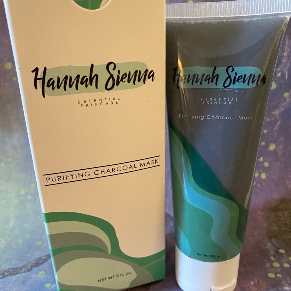 BNIB Hannah Sienna Purifying Charcoal Mask